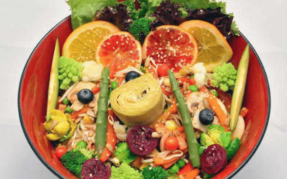 سالاد سبزیجات مخصوص گردو