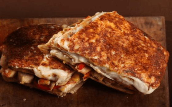 ساندویچ پنینی مرغ